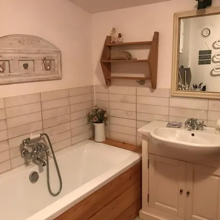 Modrzewiowy Dworek Holiday home Zyzdrojowy Piecek